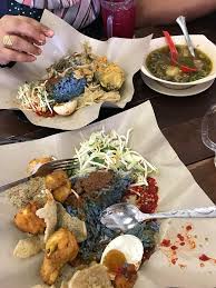 Nasi kerabu shop this of the shop of kak yah nasi kerabu, actually is another type of cooked rice in the state of kelantan. Nasi Kerabu Warung Ambo Patut Ramai Orang Sedap Rupanya Aku Sis Lin