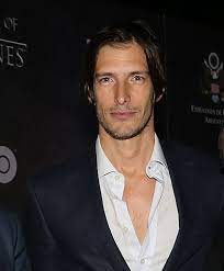 Iván de pineda (born july 11, 1977) is an argentine international fashion model, film actor and tv though identified as argentine, de pineda was in fact born a spaniard, to a spanish father and an. File Ivan De Pineda Evento Cropped Jpg Wikimedia Commons