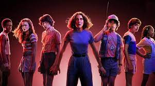 Год спустя были объявлены названия эпизодов третьего сезона, а также подтверждение того, что третий сезон будет называться «очень странные дела 3», как и в случае со вторым сезоном. 10 Svezhih Teorij Chto Sluchitsya V 4 Sezone Ochen Strannyh Del