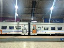 Check spelling or type a new query. Kereta Lokal Bandung Ada Di Pintu Selatan Kabarilman Com