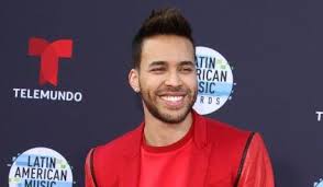 Se trata de la finalista de nuestra belleza latina de la versión de 2009, emeraude toubia. Video Prince Royce Y Emeraude Toubia Intercambian Su Ropa Y Suben La Temperatura En Instagram La Opinion