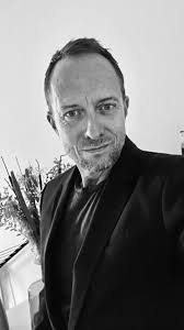 TILLYKKE Anne Tvarnø Lohse Du er den heldige vinder af vores 1. søndag i  advent´s gave ..... Glædelig jul