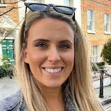 Karen Moroz's Instagram, Twitter & Facebook