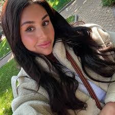 Caroline Stern's Instagram, Twitter & Facebook