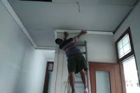 Plafon simple dengan gypsum cantik minimalis sketsa denah desain via spacehistories.com. Renovasi Plafon Rumah Dan Estimasi Biaya 2021 Tim Renovasi Rumah