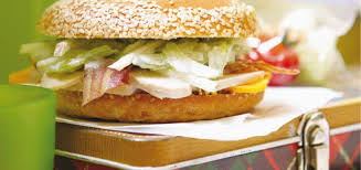 Bagel Au Poulet Aux Pommes Et Au Bacon Ricardo Recipe Bacon Bagel Bagel Recipe Cold Meals