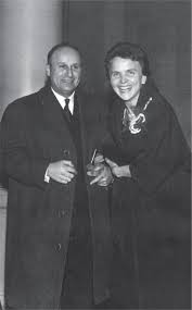 Στον μεγάλο βασιλικό τάφο της βεργίνας είναι θαμμένος ο μέγας αλέξανδρος και όχι ο πατέρας του, ο φίλιππος β΄, σύμφωνα με την έρευνα της διαπρεπούς ιστορικού ελένη αρβελέρ. Elenh Arbeler Eimai 91 Xronwn Mporw Na Lew Ayta Poy 8elw Life Woman Toc