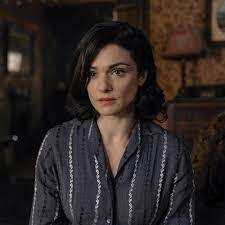Rating director terence davies's take on terence rattigan's play involves a romantic triangle circa 1950, with lady hester collyer (rachel weisz) walking out of a respectable but sexless marriage to judge sir william collyer (simon russell beale). Rachel Weisz In The Deep Blue Sea 2011
