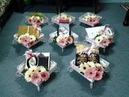 Memadai sekadar berpakaian biasa yang tampak manis dan kemas, sedikit hantaran simple sebagai tanda buah tangan, cincin tanda ikatan dan diikuti dengan sedikit. Pinggan Ayan Google Search Wedding Preparation Gold Wedding Theme Wedding Kit