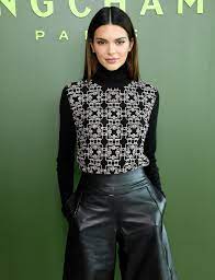 Latest photos, feuds, family life, modeling and life as a reality star. 1efgie5q4ywevm