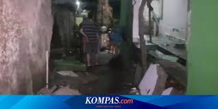 Kaleng merah khong guan selain mudah dikenali juga lekat dengan kebersamaan dan kehangatan keluarga. Pt Khong Guan Dan Warga Ciracas Disebut Sedang Data Kerugian Akibat Tembok Roboh Yang Picu Banjir