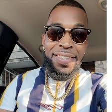 Shaun Knox's Instagram, Twitter & Facebook