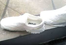 Why Does White Shoes Turn Yellow How To Clean White Shoes In 2020 How To Clean White Shoes White Shoes Shoes