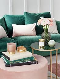 velvet sofa s fall in love with the trend the marble home rosa wohnzimmer grune wohnzimmer grune dekoration
