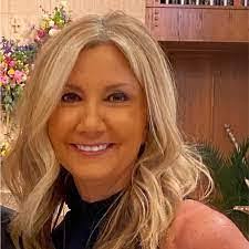 Leslie Crossley's Instagram, Twitter & Facebook