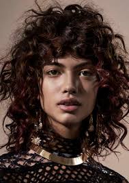 Il mullet sta bene sui capelli ricci, su quelli lisci, su quelli mossi, corti o lunghi e il motivo è semplice: I Prodotti Per Capelli Ricci La Repubblica