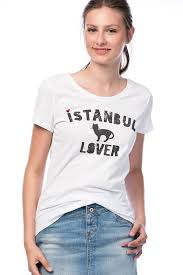 Kadin Beyaz Istanbul Baskili T Shirt 165352 620 Mavi Trendyol Kadin Moda Stilleri Kadin Olmak