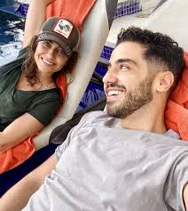 Aww! Nuestro querido Borja Voces de lo más feliz con su hermana Susana en  República Dominicana. 🥰🤗 📸: Borja Voces