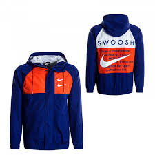 Auf die hervorragende verarbeitung des 1971 gegründeten und international etablierten topanbieters mit dem swoosh ist auch bei dieser. Bunte Herrenjacke Von Nike Online Kaufen Bodychecksommerjacke Jacken Mantel Bekleidung Manner Bodycheck