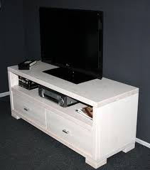 Ich verkaufe eine neuwertige weiße tv bank mit tv halterung. Tv Lowboard 120x51x43cm Guldborg Kiefer Massiv Weiss Lasiert Casade Mobila