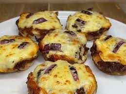 Cheese and chutney toast bites