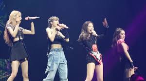 Anthropologists report that 90 percent of the people in the world kiss. Blackpink Live In Berlin Kiss And Make Up Youtube