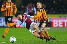Pomocnik od 2011 roku jest zawodnikiem sunderlandu. Jack Grealish Of Aston Villa Is Fouled By Sebastian Larsson Of Hull City During The Sky Bet Championship Match Between Hull City And Hull City Aston Villa Hull