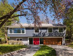 Don T Dis The Bi Level And Split Level Susan Yeley Homes Mid Century Modern Exterior Modern Exterior Exterior House Colors