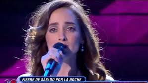 Francisca Walker sorprendió con su faceta de cantante en Rojo