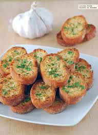 Esta Receta De Pan De Ajo Es Infalible Para Practicamente Cualquier Ocasion Sobre Todo Para Comidas Al Aire Libre De Ve Recettes De Cuisine Cuisine Nourriture
