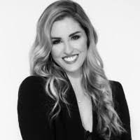 Tracy Weiler's Instagram, Twitter & Facebook