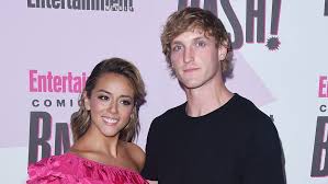 Chloe wang, known professionally as chloe bennet, is an american actress and singer. Logan Paul So Hubsch Ist Seine Freundin Chloe Bennet Intouch