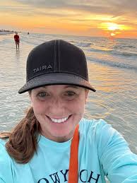 Broke N Bored Grill is open!! We were walking to 7-11 to get snacks and  were so happy to see an open sign! Enjoying beer and pulled pork nachos!!