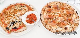 Labrezza Review St Regis Singapore Has The Best Pizza You Can Find In A Hotel Good Pizza Unique Pizza Toppings Unique Pizza