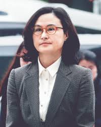 조국 전 법무부 장관의 부인 정경심 동양대 교수가 1심 재판 결과 징역 4년을 선고받고 법정구속됐습니다. ì •ê²½ì‹¬ êµ¬ì†ë°˜ëŒ€ íƒ„ì›ì„œ 6ë§Œìž¥ æª¢ 240ìª½ ì˜ê²¬ì„œë¡œ ë°˜ê²© ì¤'ì•™ì¼ë³´