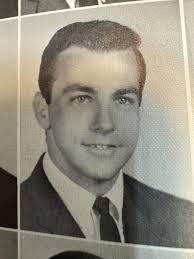 Ok guys I guess I was wrong let's call it a slight resemblance 😅 anyway  I'm a Sunderland lad, but Jimmy was my footballing all time hero and the  greatest goal scorer