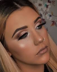 Soft Smokey brown cut crease with glitter liner using @peachesmakeup  Pigment #liner #cut crease #glitterliner #glow #contour #skin #brows  #brownsmokes #smokeyeye