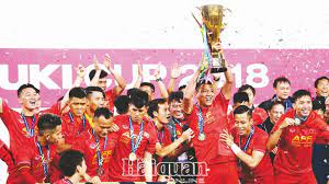 Bị rách cơ tứ đầu đùi trái, nguyễn trọng hoàng phải nghỉ 6 đến 8 tuần, không thể cùng tuyển việt nam đá ba trận cuối vòng loại world cup 2022. Bong Ä'a Viá»‡t 100 NÄƒm Va Giáº¥c MÆ¡ World Cup
