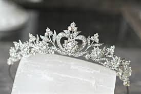 Bridal Tiara Crystal Heart Tiara Diana Swarovski Bridal Tiara Crystal Wedding Crown Rhinestone Tiara Wedding Tiara Diamante Crown Mit Bildern Hochzeit Accessoires Kristallhochzeit Brautaccessoires