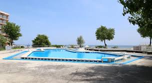 Modernizat complet, hotelul ofera conditii de cazare bune tuturor camerele din cadrul hotel orfeu mamaia sunt dotate cu televizor/cablu tv, frigider, telefon, balcon, aer conditionat, seif electronic. Hotel Orfeu Mamaia Litoral Romania