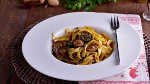 Sergio fernández te ofrece unas deliciosas recetas para realizar mientras te quedas en casa. Tallarines Con Setas Variadas Sergio Fernandez Receta Canal Cocina Recetas De Tallarines Platos De Pasta Recetas De Comida