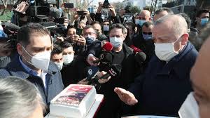 Recep tayyip erdoğan'ın, ahmet davutoğlu'nun, ferhan şensoy'un, beren saat'in, öykü serter'in doğum günü. Erdogan A Dogum Gunu Surprizi Dikkat Ceken Pasta Son Dakika Haberleri