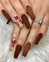 Adquirir uñas acrílicas color mate es uno de los estilos que frecuentan muchos famosos. Colores De Unas Otono Invierno 2020 2021 Arte En Unas Y Cosmetica