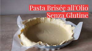 Mescolare insieme olio, mezzo cucchiaino di sale fino e 100 grammi di acqua, aggiungere il liquido alla farina messa a fontana e impastare finché si avrà un panetto omogeneo. Pasta Brise All Olio Senza Burro E Senza Glutine Ricetta Facile Pasta Brise Vegan Cucina Dei Senza Youtube