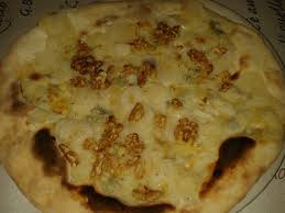 Pizza Gorgonzola Noci E Pere La Villa Di Nuccetto Pizza Gorgonzola Gorgonzola Noci