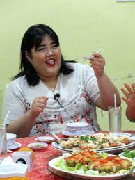 In a video where she shared her weight loss journey, soobin revealed that the experience was challenging because she had to stop ordering late night fast food. This Woman Eats Food And Millions Tune In To Watch Her Do It