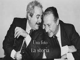 Tema svolto su falcone e borsellino: 27 Marzo 1992 Ecco Perche Falcone E Borsellino Sorridevano In Questa Foto Storica Corriere Tv