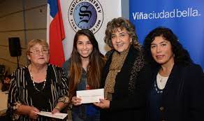 Leonardo farkas (vallenar, 20 de marzo de 1967) es un magnate minero y filántropo chileno, de ascendencia húngara y judía.es reconocido en su país de origen y otros países, tanto por sus obras humanitarias como sus donaciones a diferentes instituciones o personas, tales como la teletón, los 33 mineros atrapados, al gimnasta tomás gonzález, a gente damnificada o en situación de. Hijos De Socios De Trabajadores De La Educacion Recibieron Beca Academica De Parte De Alcaldesa Virginia Reginato Municipalidad De Vina Del Mar