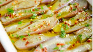 Le alici alla scapece sono tradizionalmente accompagnate da gambi di sedano, che ne esaltano il sapore. Melanzane Alla Scapece Ricetta Tipica Preparazione