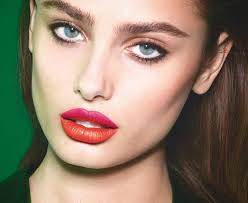 New campaign for Lancôme ultra pigmented Matte Shakers. Two toned lips with  ombré (orange fading to pink) upper lip. Shades used Yummy Pink and Magic  Orange 💋 Taylor Marie Hill #mertandmarcus #taylorhill #